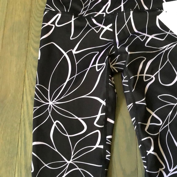Gaiam NWT capri legging - Picture 3 of 12
